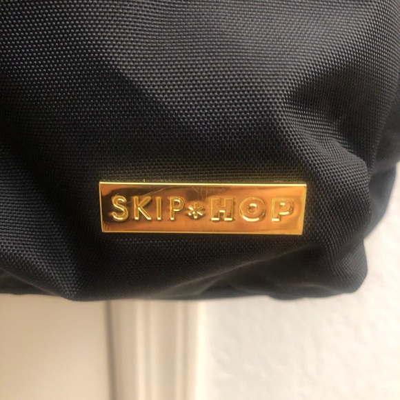 Skip Hop Chelsea Downtown Chic Diaper Satchel - Picture 8 of 9